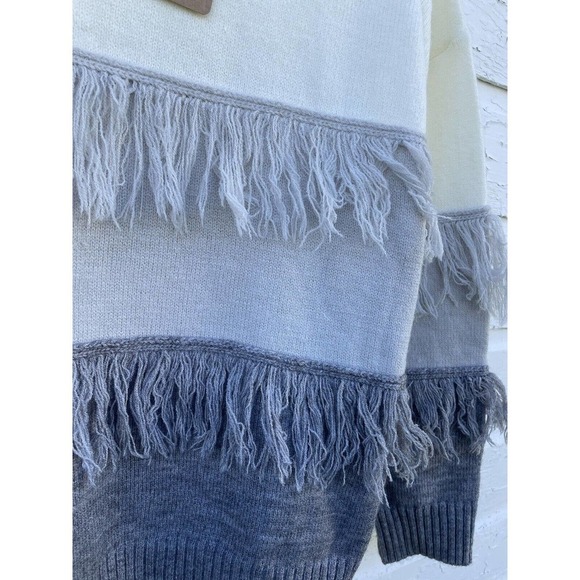 NEW Bibi Sweater Oversized Gray Cream Fringe Super Soft Womens S Stretchy Comfy - Picture 3 of 4